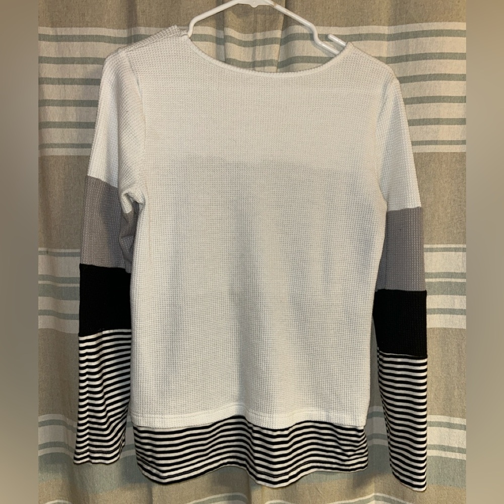 SHEIN Black and Gray Color Block Long Sleeve Top - Picture 3 of 4